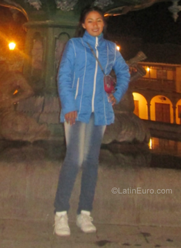 Date this hard body Peru girl Reyna from Araquipa PE1235