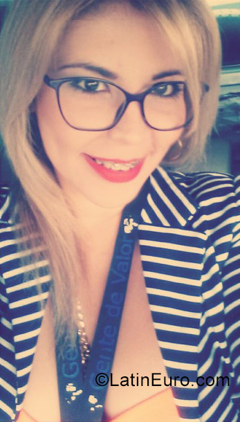 Date this young Venezuela girl Mariana from Caracas VE1426