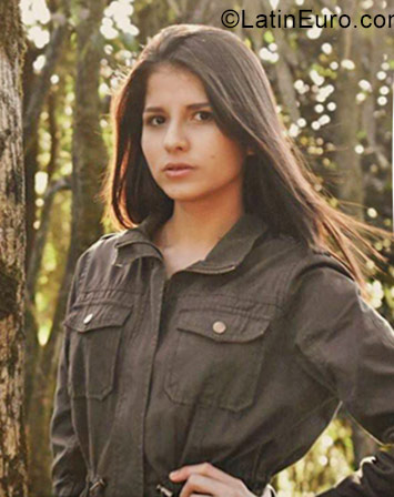 Date this hard body Costa Rica girl Yari from Fortuna CR353