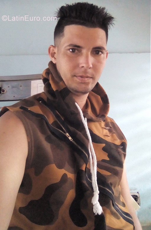 Date this foxy Cuba man Cmolivera from Holguin CU273