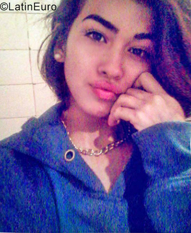 Date this voluptuous Venezuela girl Adriana from Caracas VE1483