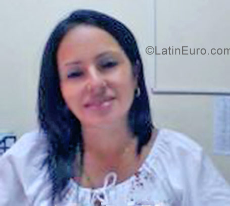 Date this hot Cuba girl Anita from Havana CU276