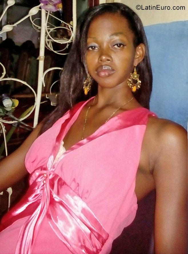 Date this sensual Cuba girl Yuleisi from Guantanamo CU277