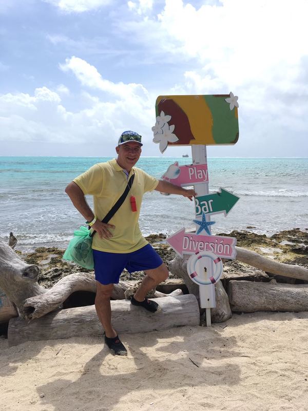 Date this happy Colombia man Frijolito from Medellin CO23689