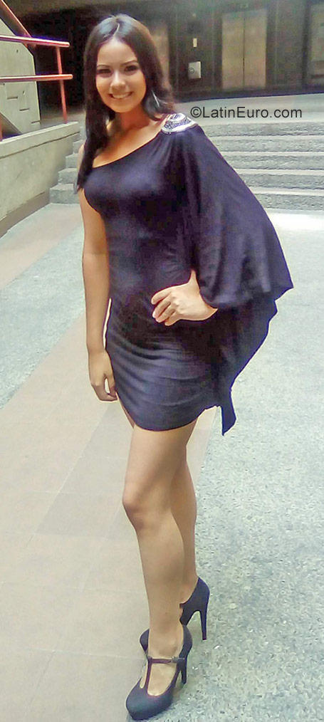 Date this gorgeous Venezuela girl Micaella from Caracas VE1553