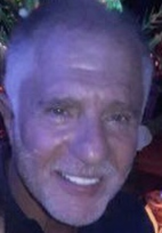 Date this georgeous United States man Lacatt from Naples US19257