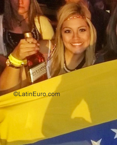 Date this good-looking Peru girl Claudia from Lima PE1255