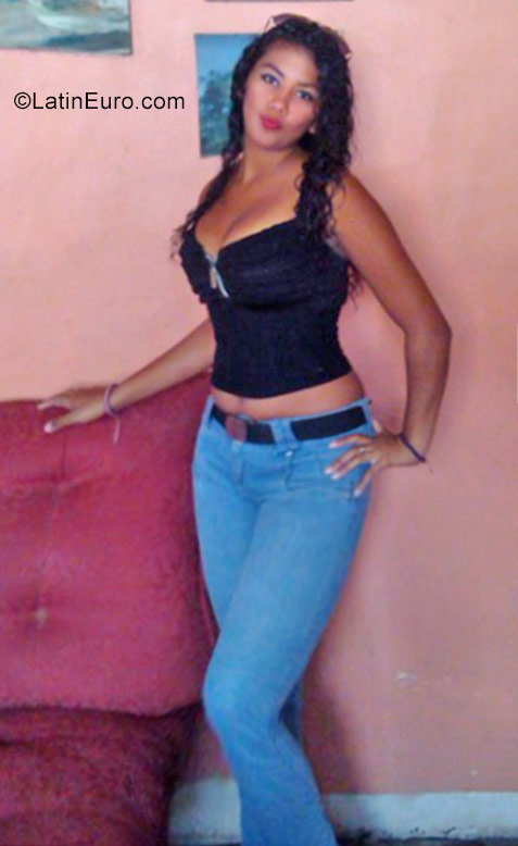 Date this athletic Venezuela girl Katherine from Maracay VE1587