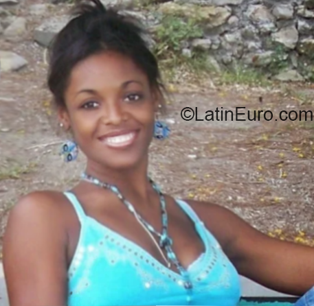 Date this sensual Cuba girl Daline from La Habana CU302