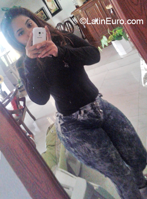 Date this hot Venezuela girl Veronica from Maraciabo VE1610