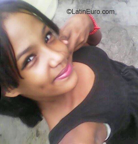 Date this voluptuous Dominican Republic girl Angie from San Francisco de Macoris DO32528