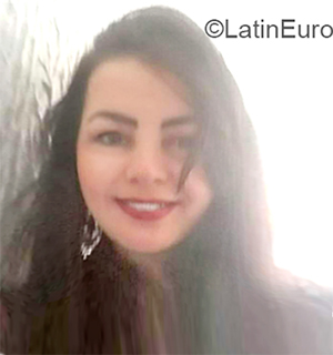 Date this happy Brazil girl Fernanda from Recife BR10572