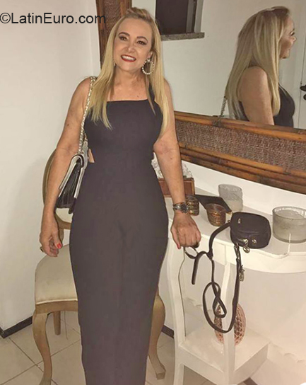 Date this happy United States girl Raquel from Uniontown US19385