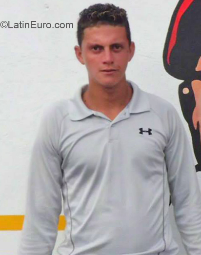 Date this sultry Venezuela man Angel from Ciudad Guayana VE1742