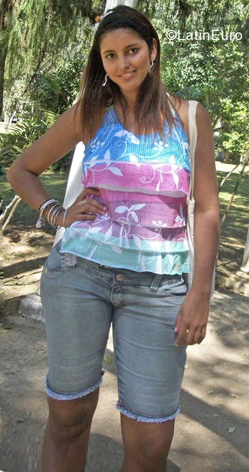 Date this athletic Brazil girl Lucia from Rio de Janeiro BR10618
