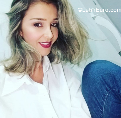 Date this good-looking Brazil girl Claudia from Sao Paulo BR10625