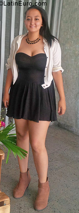 Date this nice looking Colombia girl Dayana from Medellin CO24915