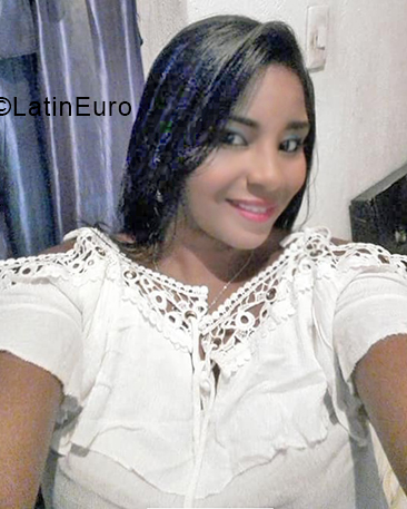 Date this gorgeous Colombia girl Mari from Cartagena CO24690
