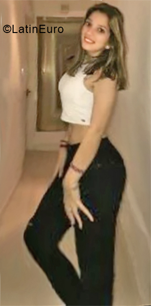 Date this athletic Argentina girl April from Buenos Aires AR156