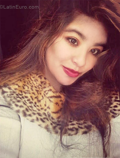 Date this young Bolivia girl Scarlet from La Paz BO46