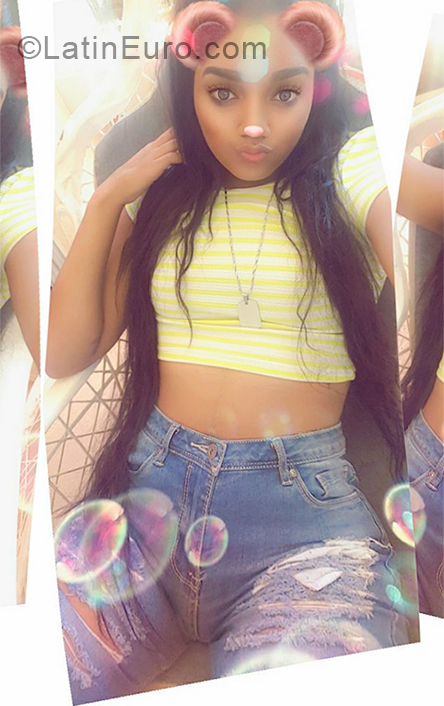 Date this georgeous Dominican Republic girl Cris from Santo Domingo DO37679