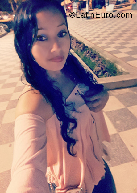 Date this hot Peru girl Yessenia from Lima PE1298