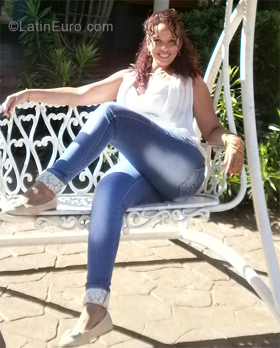 Date this tall Cuba girl Yailin from Havana CU380