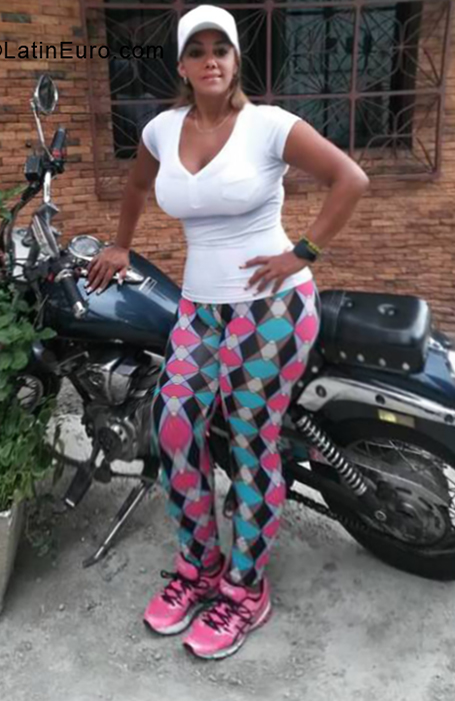 Date this beautiful Venezuela girl Licet from Caracas VE1883