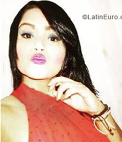 Date this good-looking Venezuela girl Nazareth from Caracas VE1885