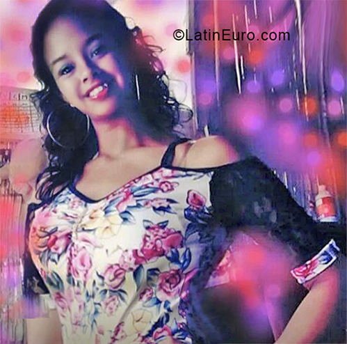 Date this hot Ecuador girl Estelia from Santo Domingo de los Colorados EC284