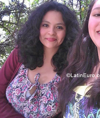 Date this tall Ecuador girl Jenny from Quito EC287