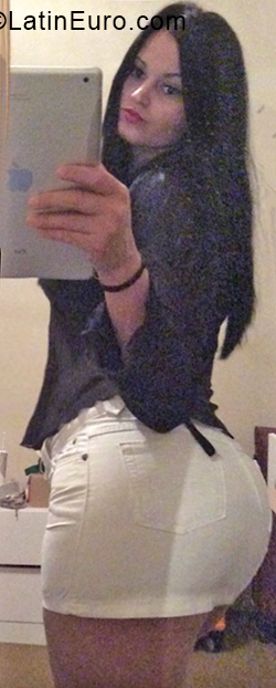 Date this attractive Brazil girl Flavia from Sao Paulo BR10695