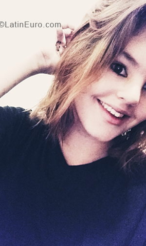 Date this voluptuous Brazil girl Beccah from Sao Paulo BR10701