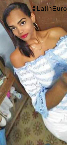 Date this foxy Cuba girl Adianez from Cienfuegos CU423