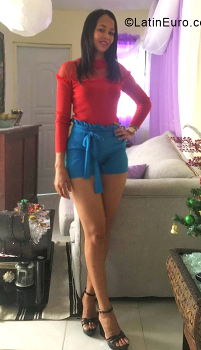 Date this hard body Dominican Republic girl Victoria from Santo Domingo DO35340