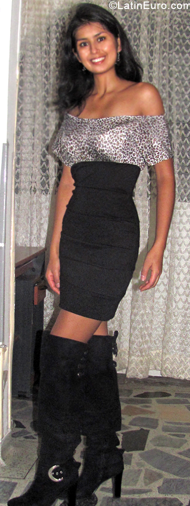 Date this attractive Colombia girl Jineth from Bogota CO24627