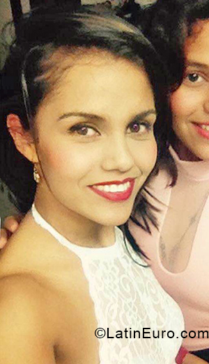 Date this attractive Colombia girl Marcela from Bogota CO24630