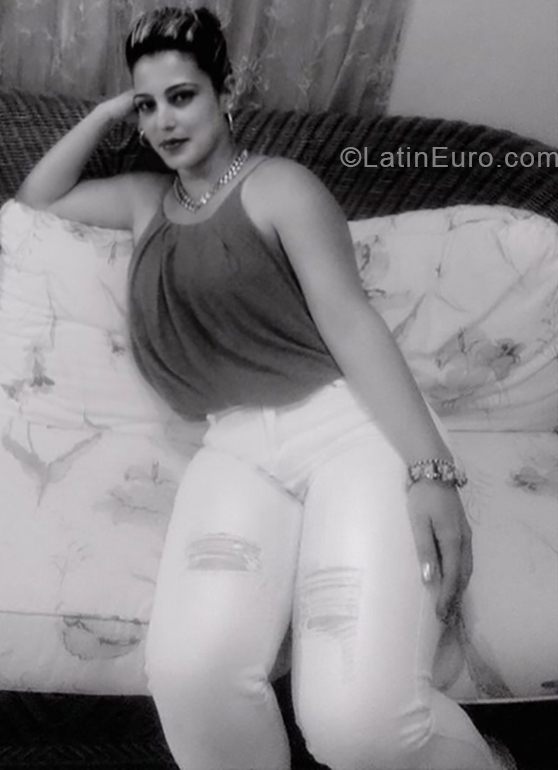 Date this stunning Cuba girl Yanet from Cabaiguan CU442