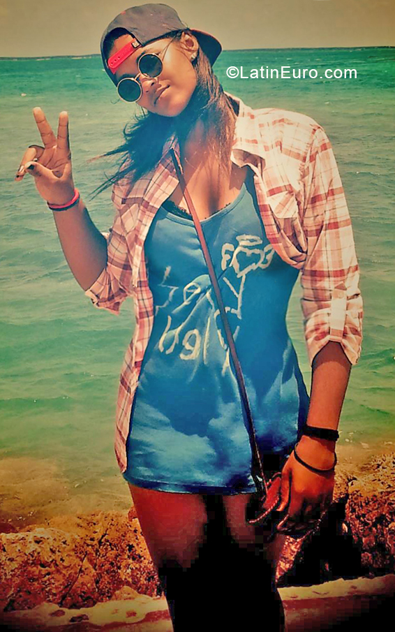 Date this stunning Cuba girl Jessica from Santiago de cuba CU444