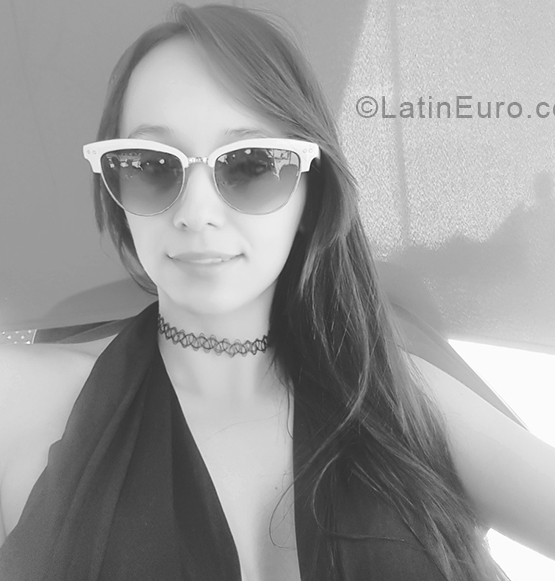 Date this athletic Colombia girl Valeria from Medellin CO24685