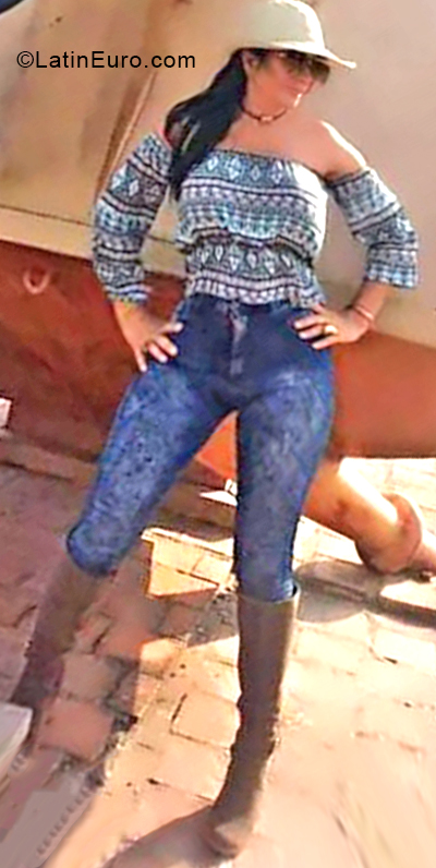 Date this young Venezuela girl ADEMELIS from Caracas VE2044