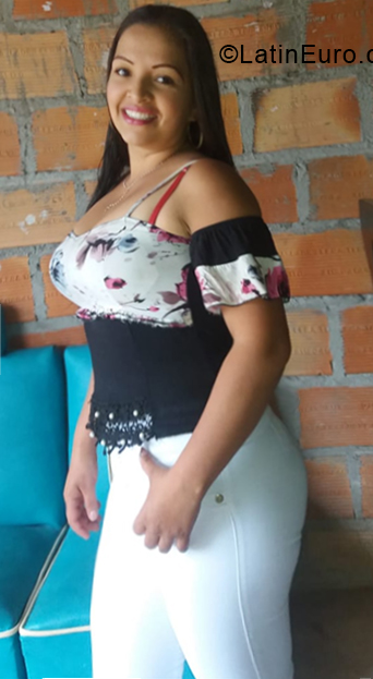 Date this gorgeous Colombia girl Miriam from Acevedo CO24689