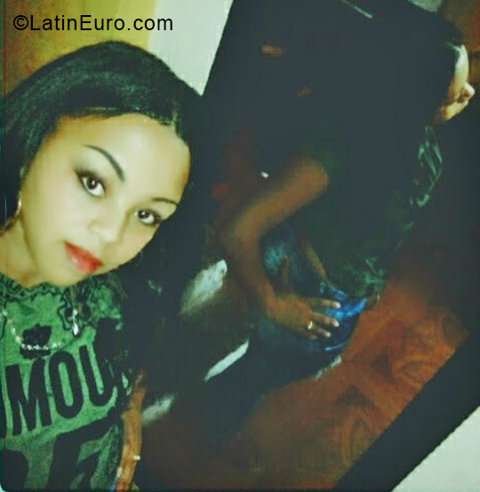 Date this voluptuous Colombia girl Leidi from Buenaventura CO24710