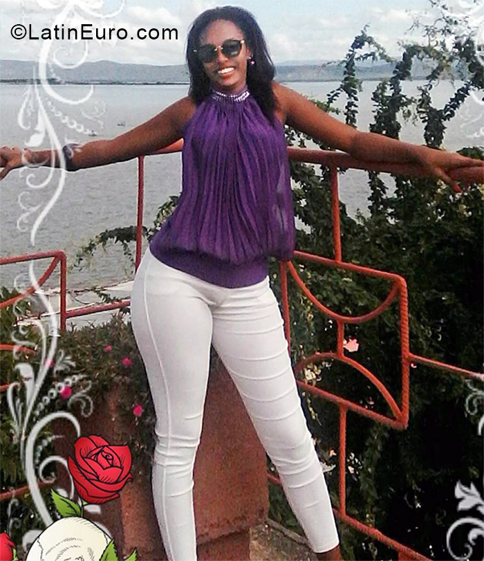 Date this fun Cuba girl Adriana from Guantanamo CU448