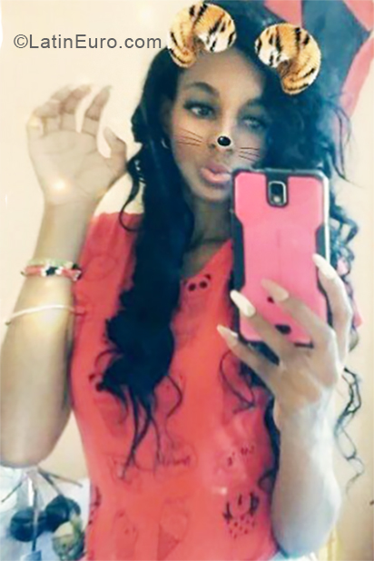 Date this athletic Cuba girl Diana from Camaguey CU496