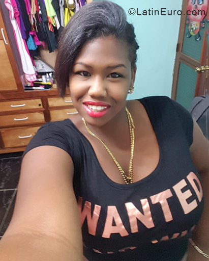 Date this attractive Cuba girl Maguie from Havana CU462