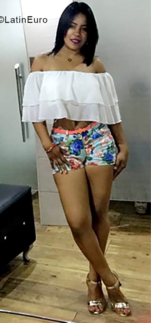 Date this delightful Dominican Republic girl Rosa from Santo Domingo DO40293