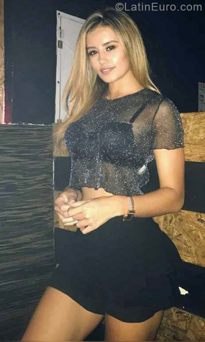 Date this happy Colombia girl Rachel from Medellin CO24796
