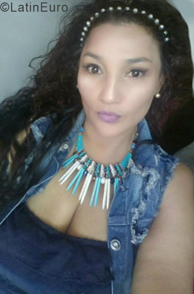 Date this athletic Colombia girl Sandra from Cali CO24860