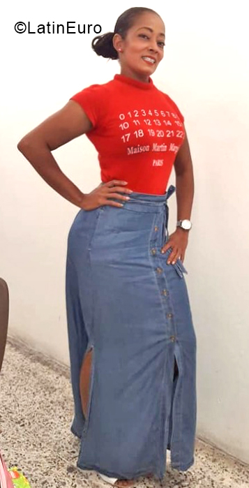 Date this sensual Colombia girl Yolima from Cartagena CO24876
